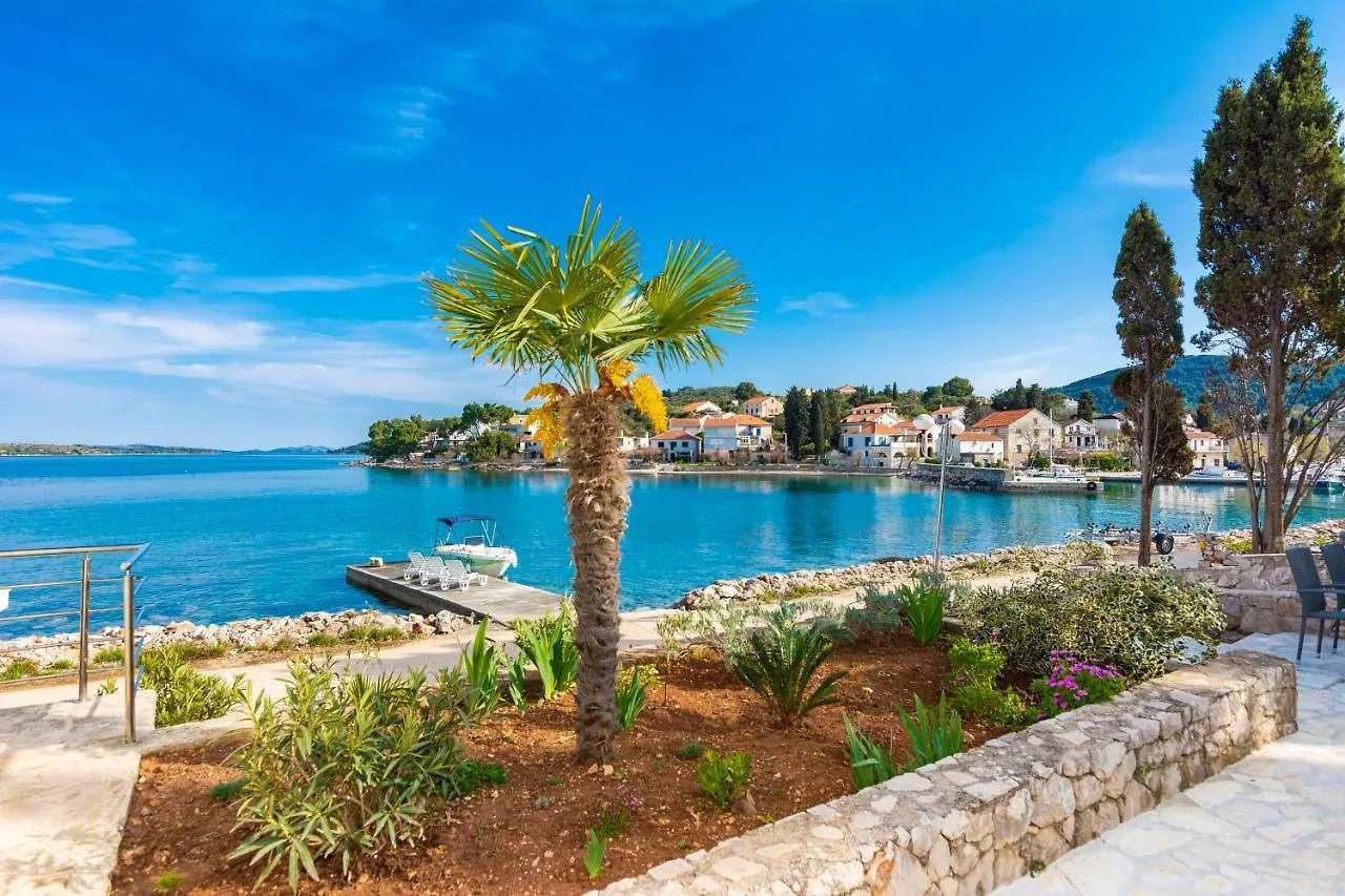 Holiday Home With Swimming Pool - Dugi Otok, Žman Vila