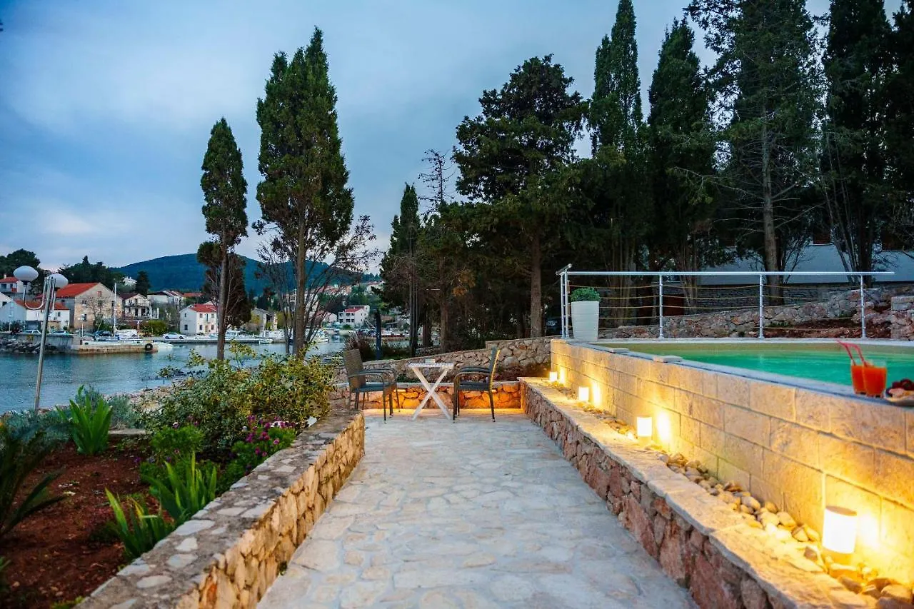 Vila Holiday Home With Swimming Pool - Dugi Otok, Žman