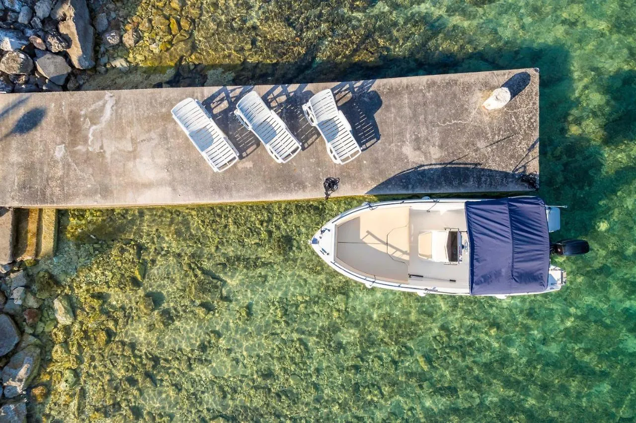 Holiday Home With Swimming Pool - Dugi Otok, Žman Villa